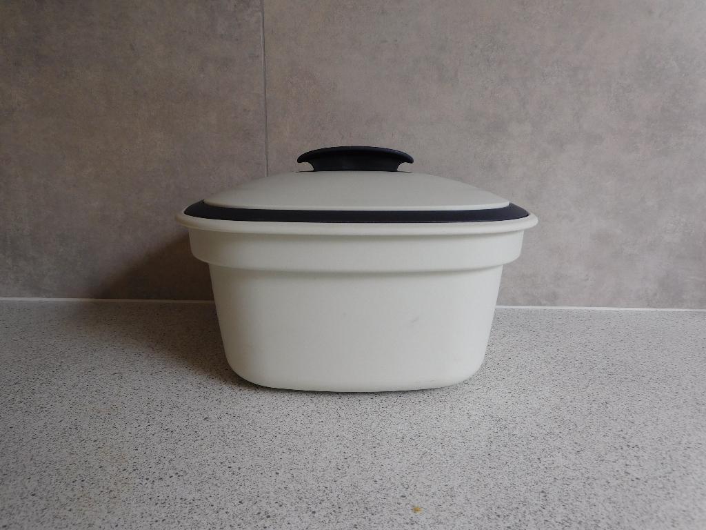 Tupperware Isoduo Serveerwonder 3 Ltr. Crème Indigo, Ophalen of Verzenden, Zo goed als nieuw, Crème, Overige typen