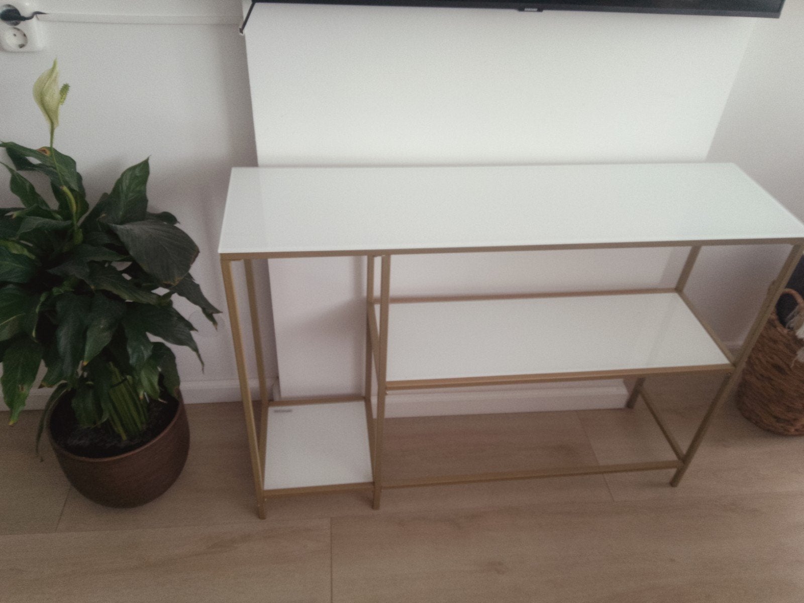 Moderne console tafel met gouden frame en witte bladen, Ophalen, Metaal of Aluminium, Modern, Industrieel, Minimalistisch, Zo goed als nieuw