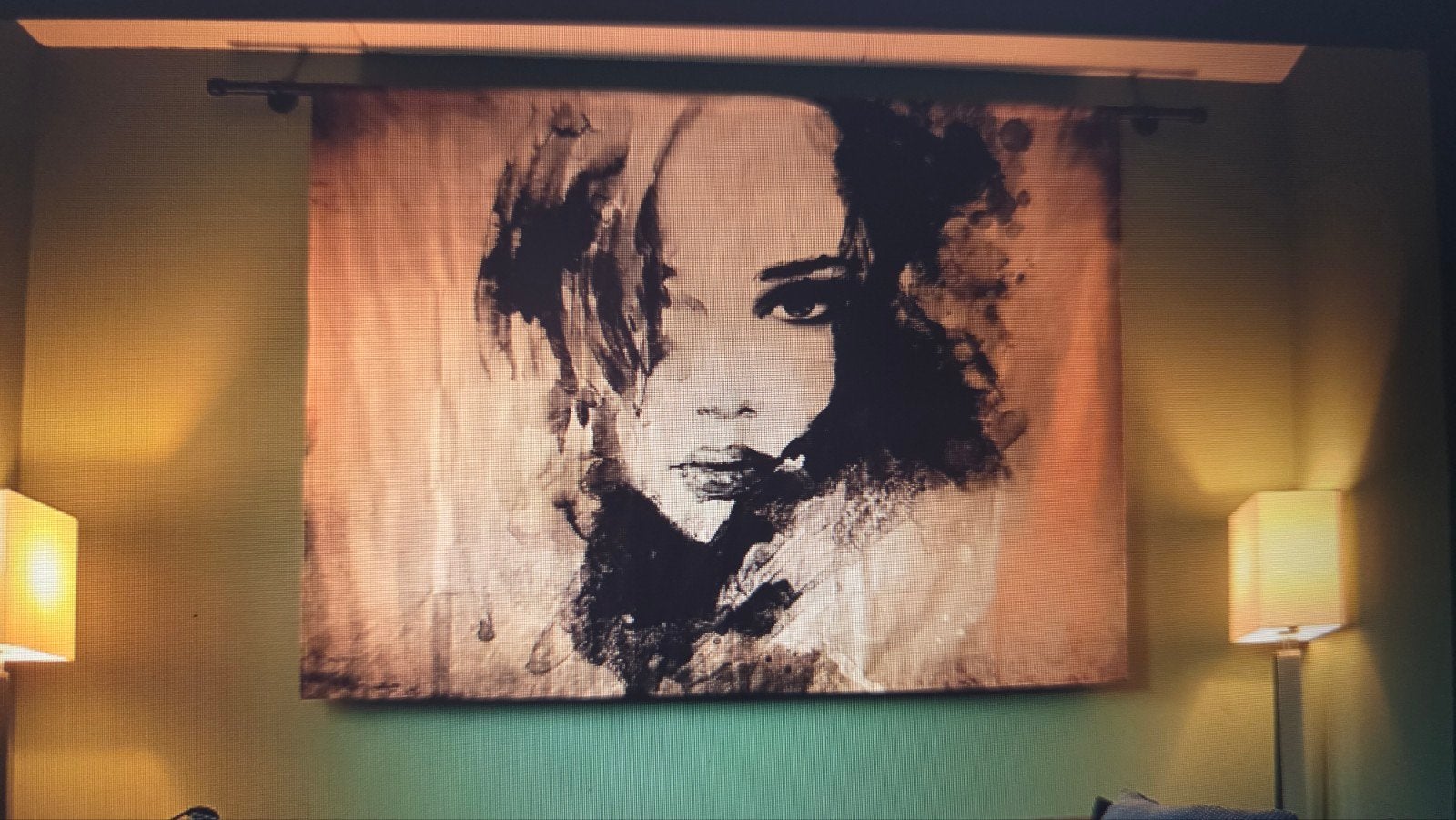 Modern wandkleed met abstract portret, Ophalen, Gebruikt, Meerkleurig, Met ophangsysteem