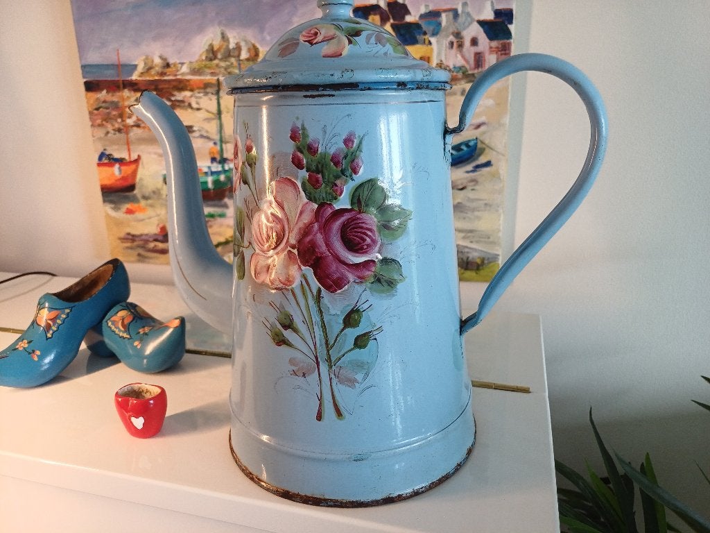 Blauwe Franse koffiepot met paars/rose bloemen, Antiek en Kunst, Antiek | Emaille, Ophalen of Verzenden