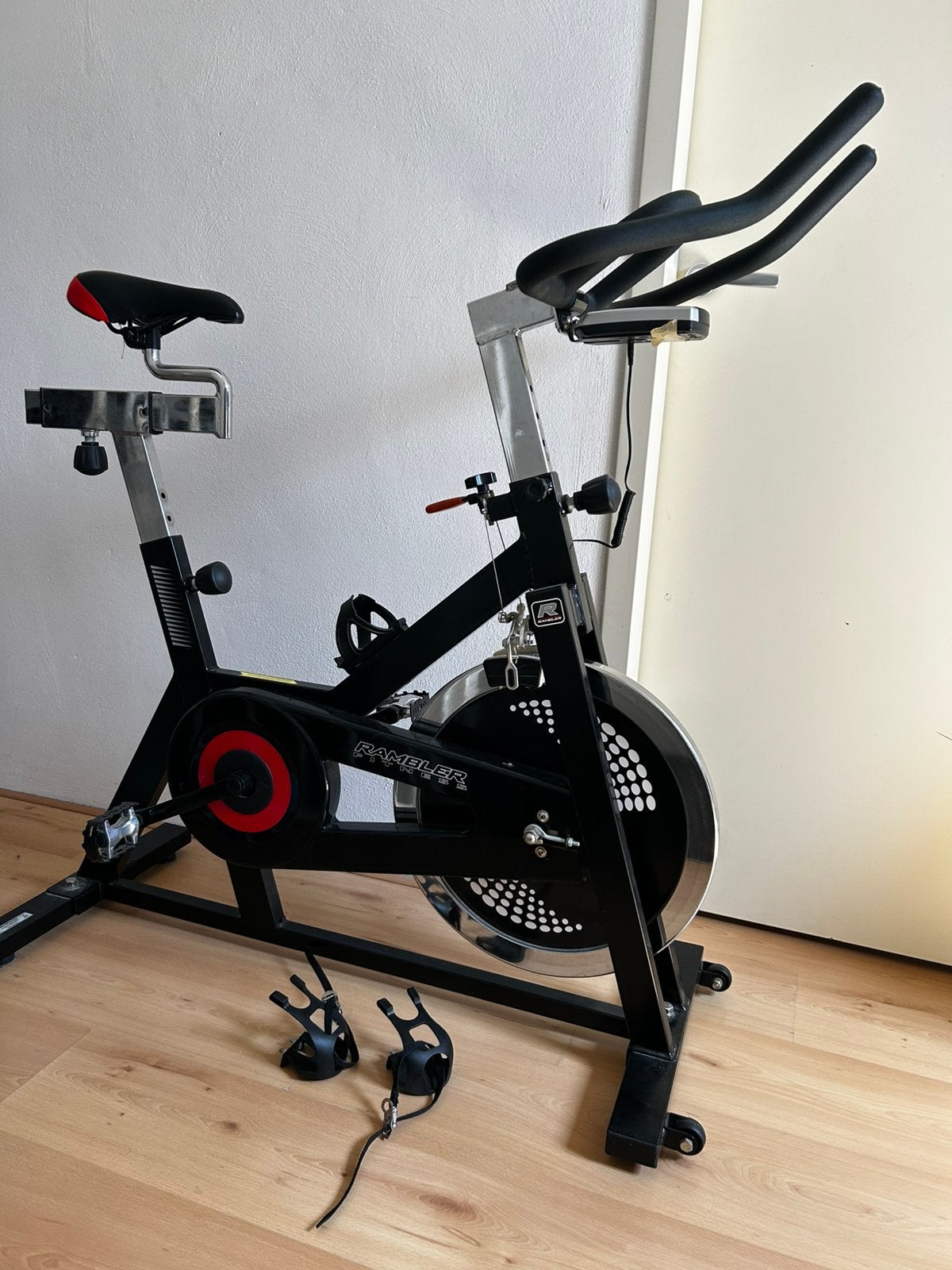 Rambler 8905 fitness spinning / hometrainer bike, Ophalen, Zo goed als nieuw, Hometrainer