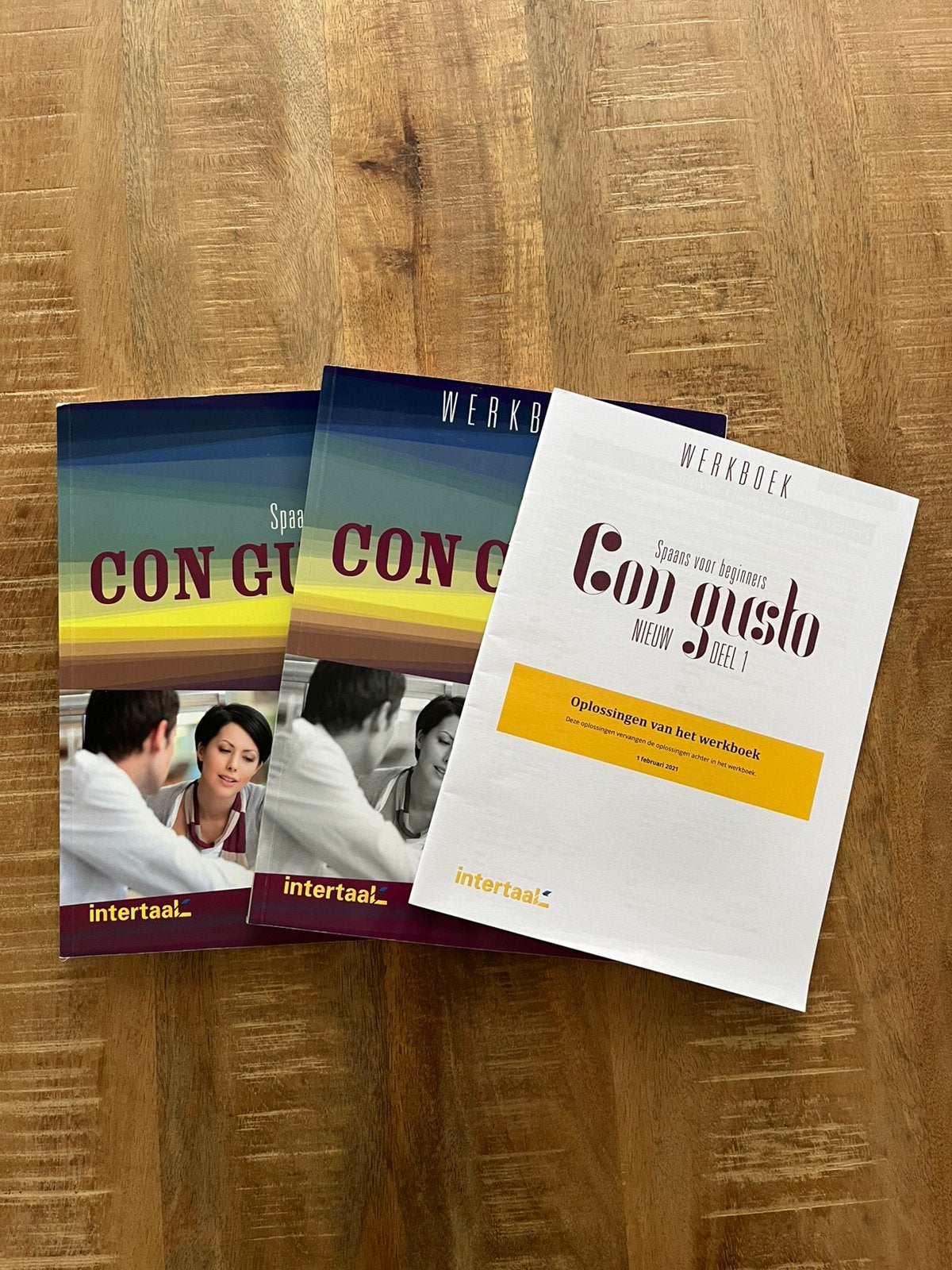 Con Gusto Spaans Deel 1: tekstboek + werkboek A1, Boeken, Ophalen of Verzenden, Zo goed als nieuw