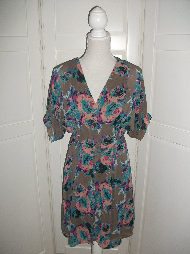 VILA taupe bruine bloemen doorknoop blouse mini jurk S, Kleding | Dames, Bruin, Vila, Ophalen of Verzenden, Maat 36 (S)
