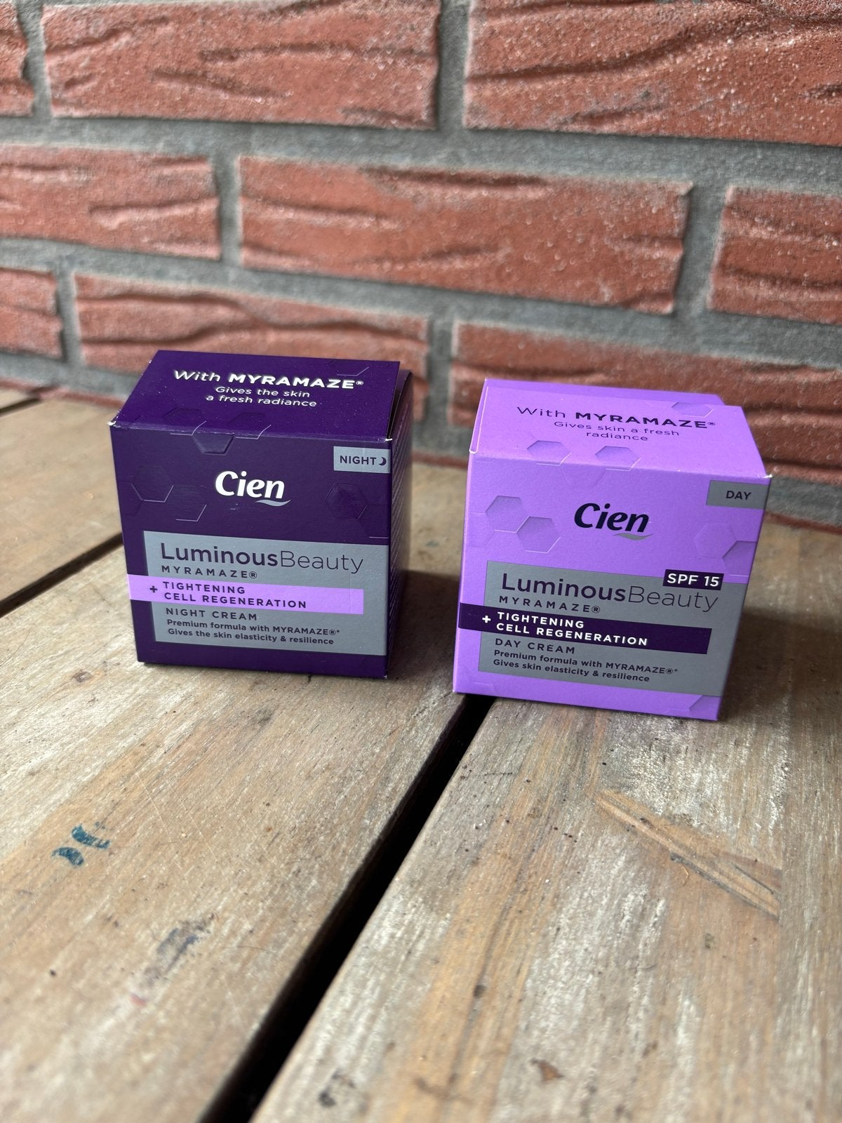 Cien LuminousBeauty dag- en nachtcrème, Ophalen of Verzenden, Nieuw, Gehele gezicht, Verzorging