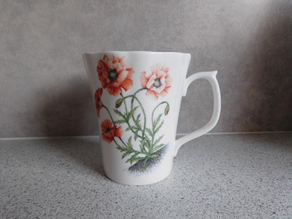 Mok Fine Bone China Papaver Poppy Whittard of Chelsea, Gebruikt, Ophalen of Verzenden, Overige stijlen, Kop(pen) en/of Schotel(s)