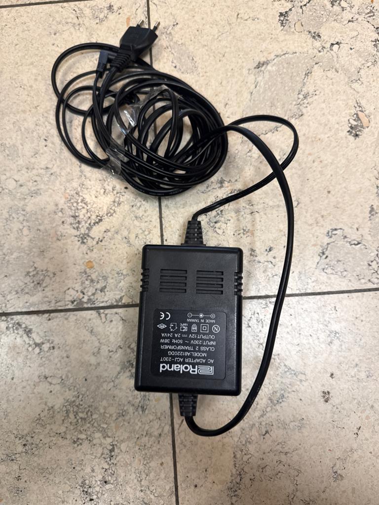 Roland AC Adapter ACJ-230T - 12V 2A Voeding, Ophalen of Verzenden, Gebruikt