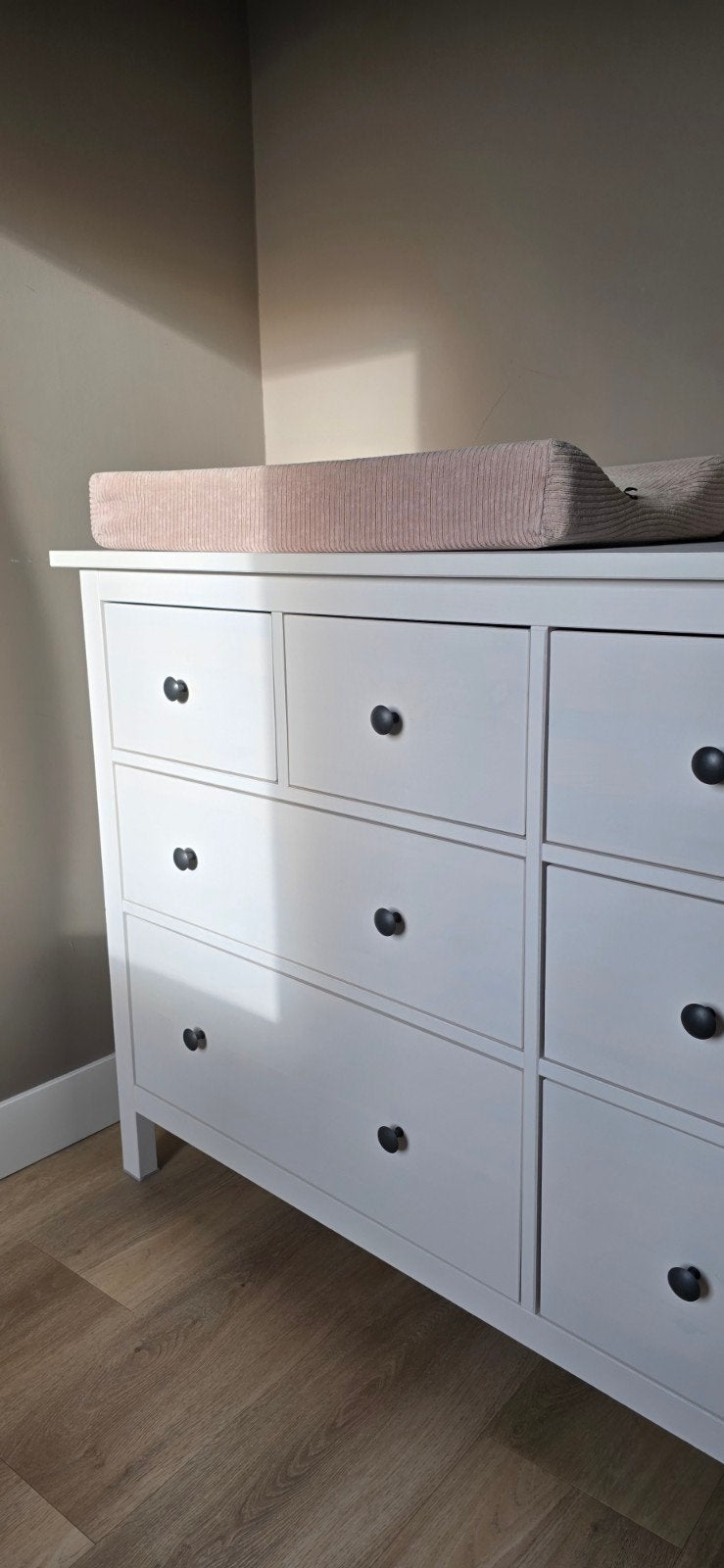 Foto 6 van Ladenkast/commode Ikea Viral Witte commode met 8 lades - Zo