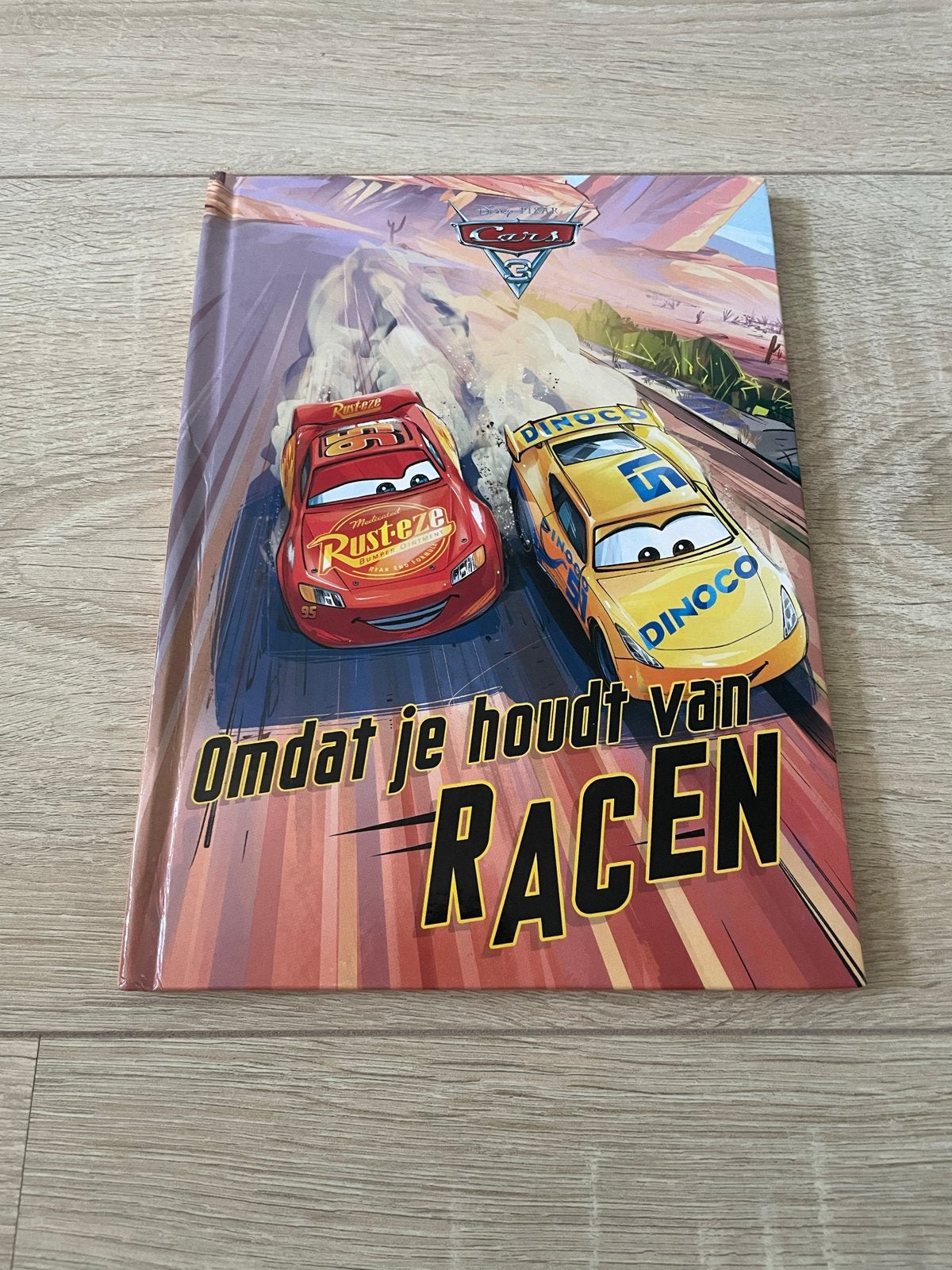 Disney Cars boek: Omdat je houdt van racen, Boeken, Ophalen of Verzenden, Zo goed als nieuw