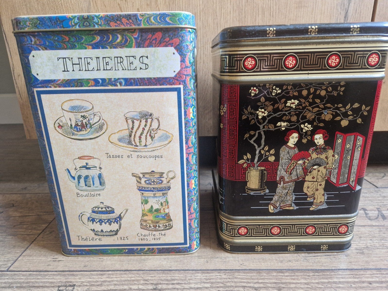 Deze grote theeblikken TE KOOP GEVRAAGD., Ophalen of Verzenden, 1970 tot heden, Overige merken