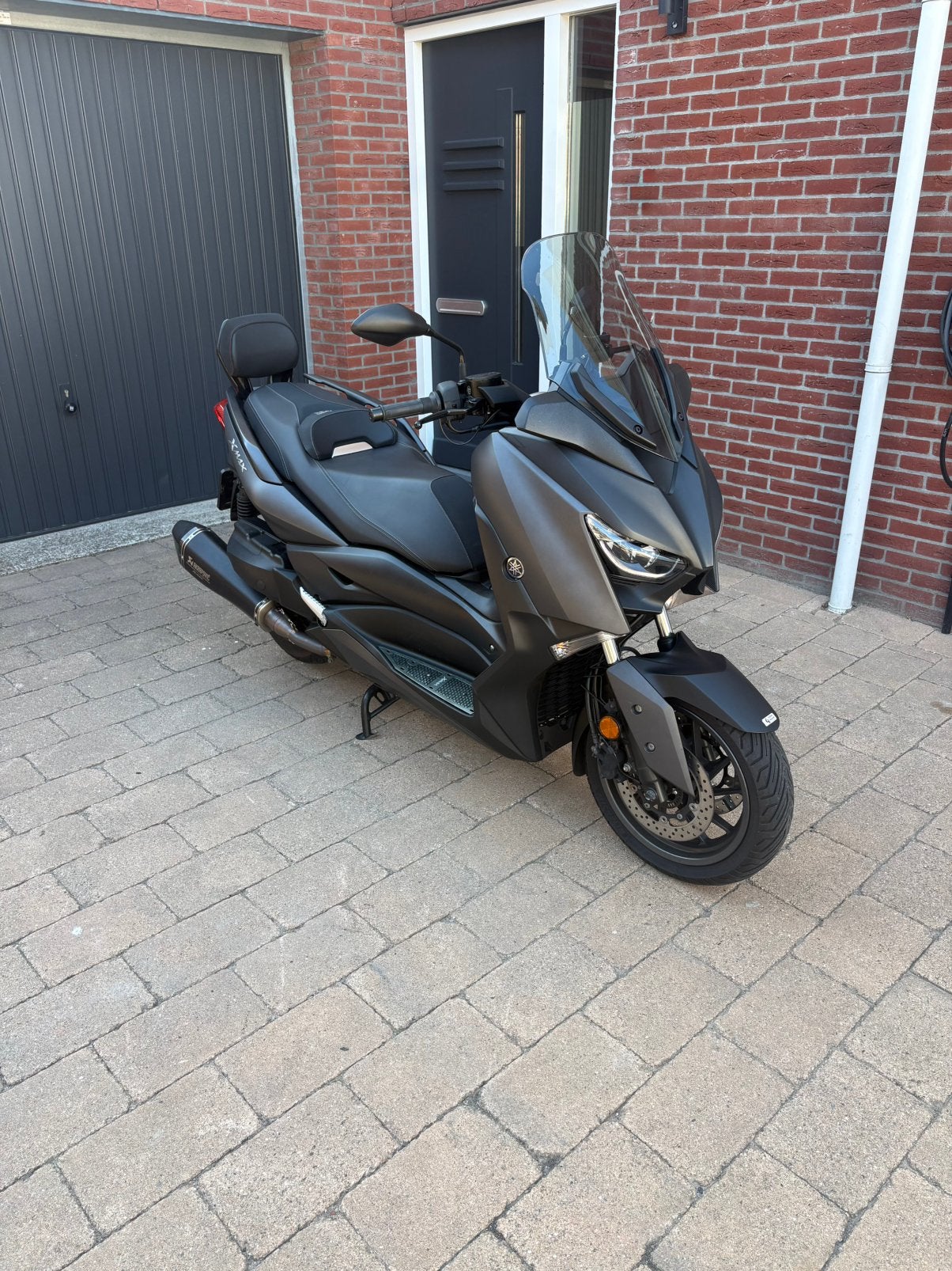 Yamaha XMAX 400 ABS  2021 Grey Edition, Malossi, Akrapovic, Motoren, Motoren | Overige merken, 400 cc, Scooter, Sportuitlaat, Nieuw