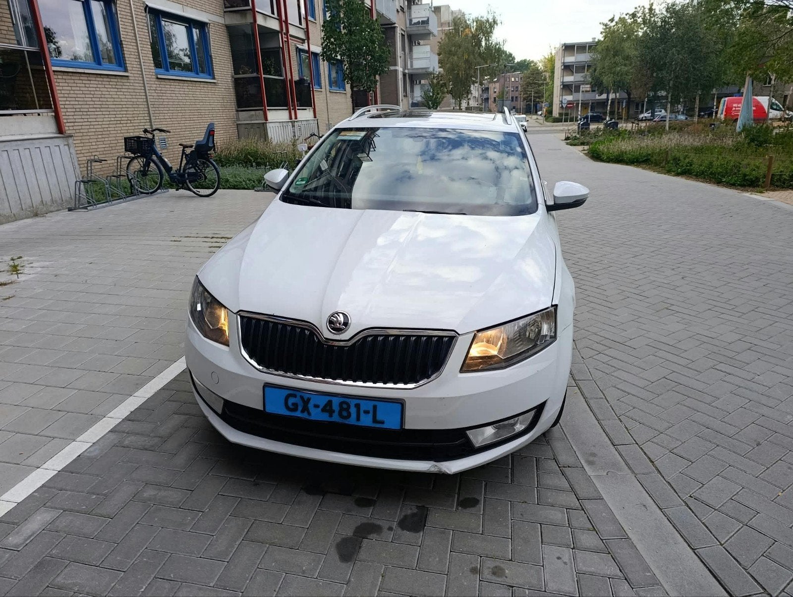 Skoda Octavia 1.6 TDI 81KW Comdi DSG 2015 Wit, Auto's, 4 cilinders, Wit, Origineel Nederlands, 26 km/l