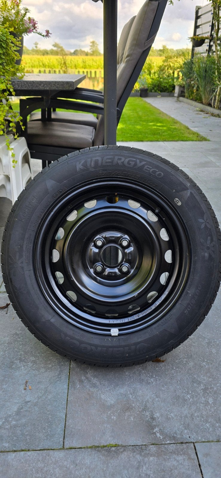 Nieuwe band met 4 gats velg Toyota Yaris 175-65-R15, Ophalen of Verzenden, Nieuw, Personenwagen