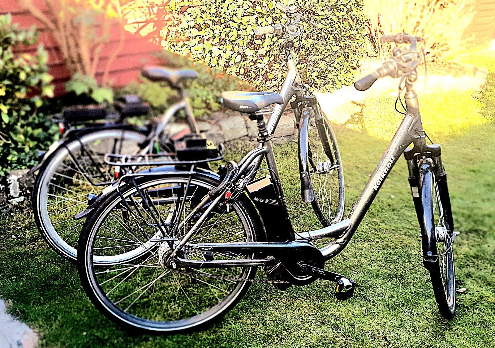 Twee Kalkhoff elektrische fietsen met opladers en accu's, Gebruikt