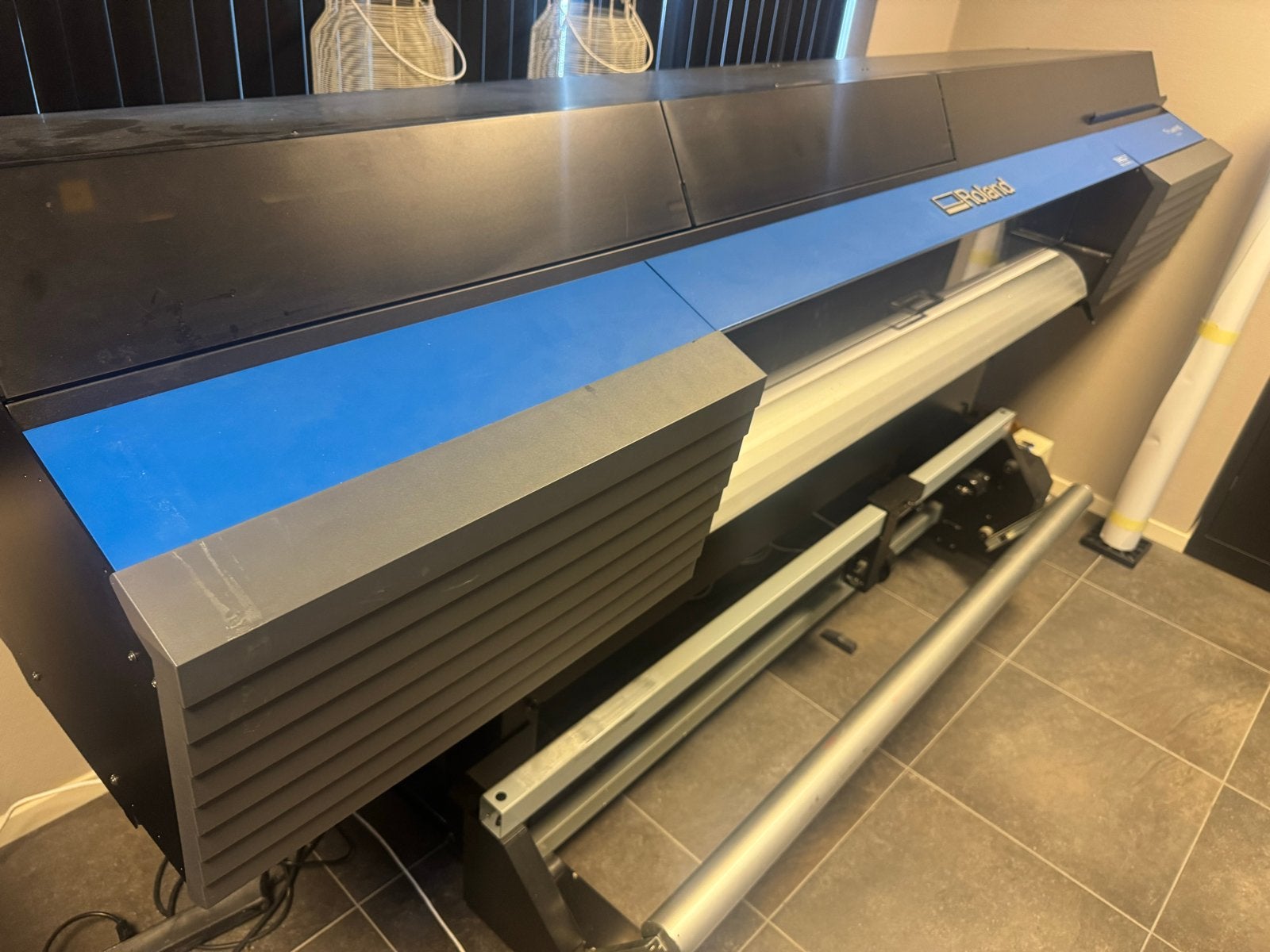 Roland TrueVIS VG-540 grootformaat printer/snijplotter, Ophalen