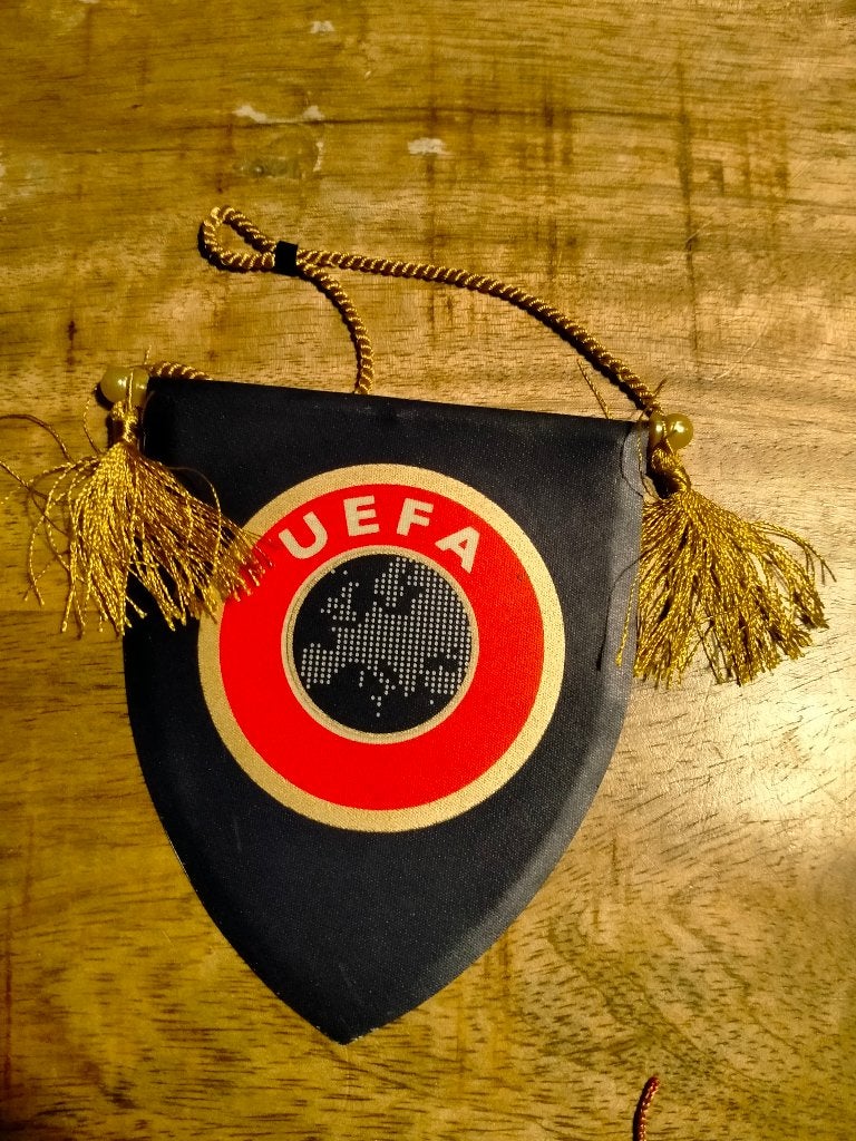 UEFA voetbal vintage logo vaantje Europees voetbal sport, Ophalen of Verzenden, Gebruikt, Buitenlandse clubs, Vaantje of Sjaal