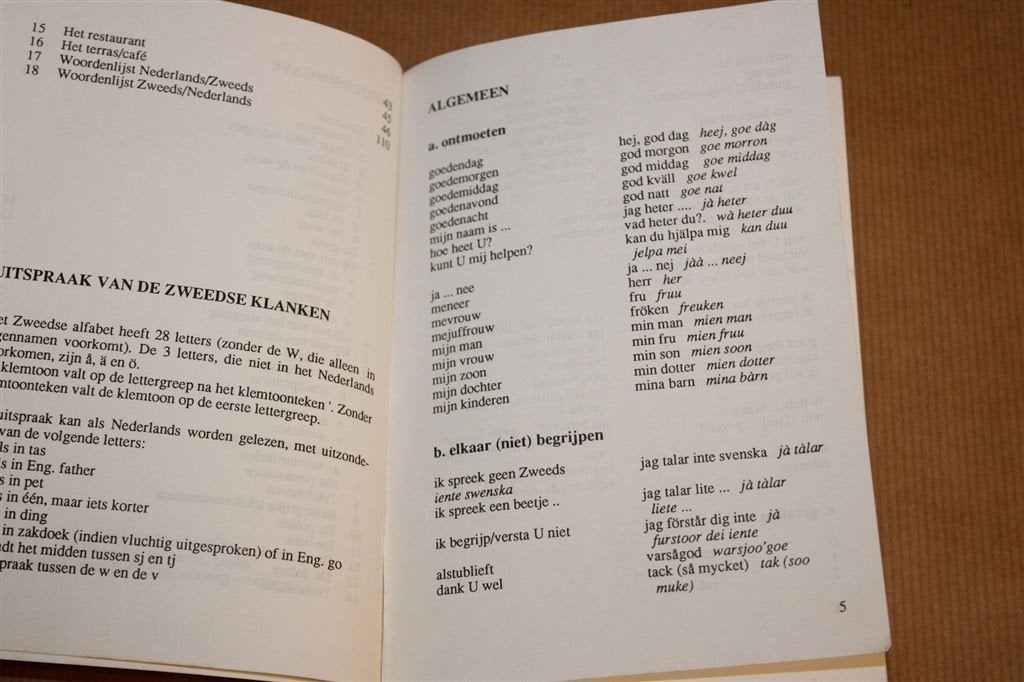 Zweeds — Rebo Op Reis Taalgids Conversatiegids, Europa, Ophalen of Verzenden, Reisgids of -boek, Gelezen