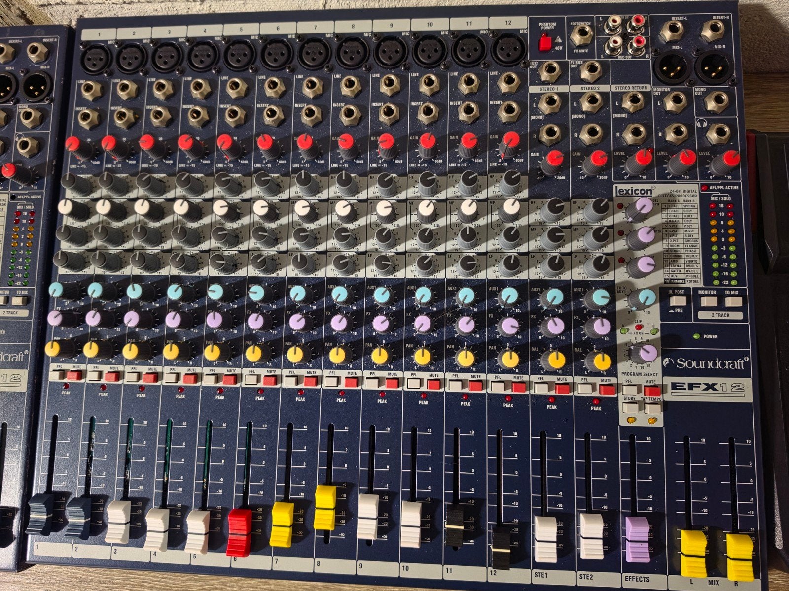 soundcraft EFX12 mengpaneel, Ophalen