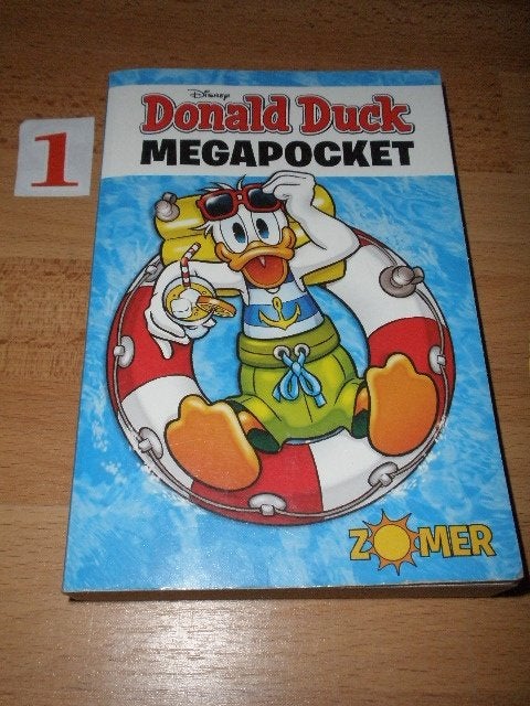 MEGA DONALD DUCK ZOMERPOCKETS, Meerdere stripboeken, Ophalen of Verzenden, Zo goed als nieuw