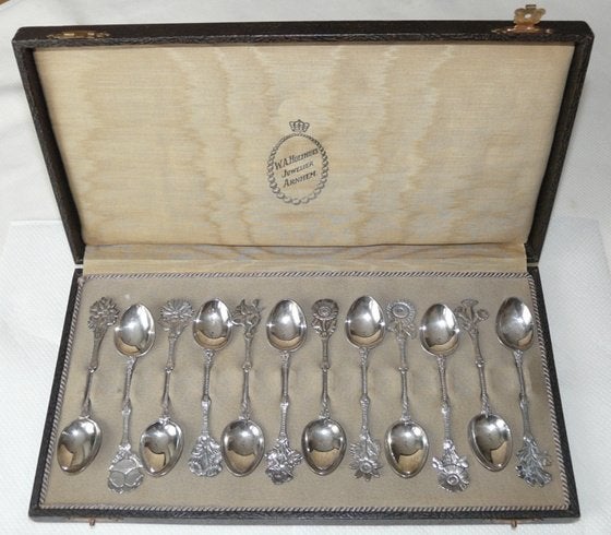 12 zilveren bloemenlepeltjes in cassette, Ophalen, Zilver