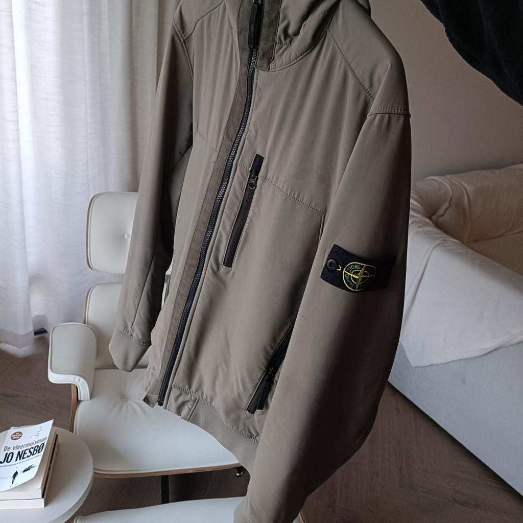 Stone Island soft shell olijfgroen (gat in rechter mouw)!!, Ophalen, Groen