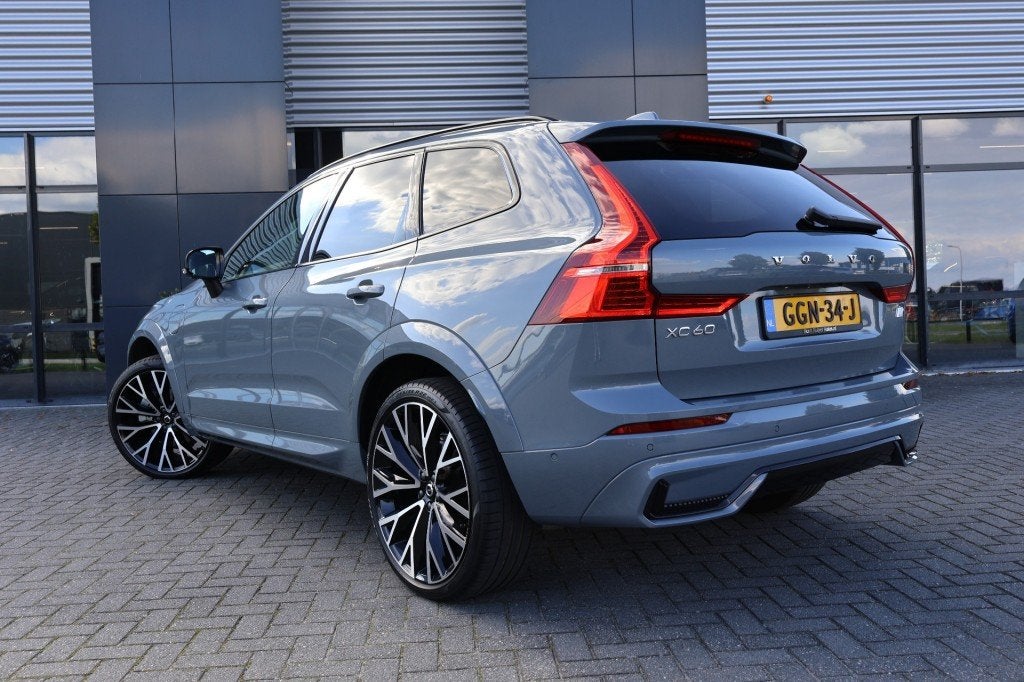 Volvo XC60 Recharge T8 AWD U. DARK/ Panodak / 22 Inch LM /Lu, Automaat, Gebruikt, Huisgarantie, 4 cilinders