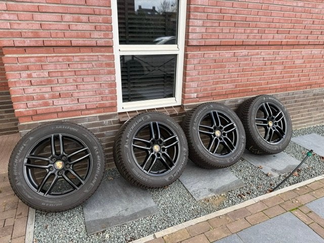 Originele 19” Porsche Cayenne Winterset | Michelin 7.5mm, Auto-onderdelen, Gebruikt, 265 mm, Banden en Velgen, Winterbanden