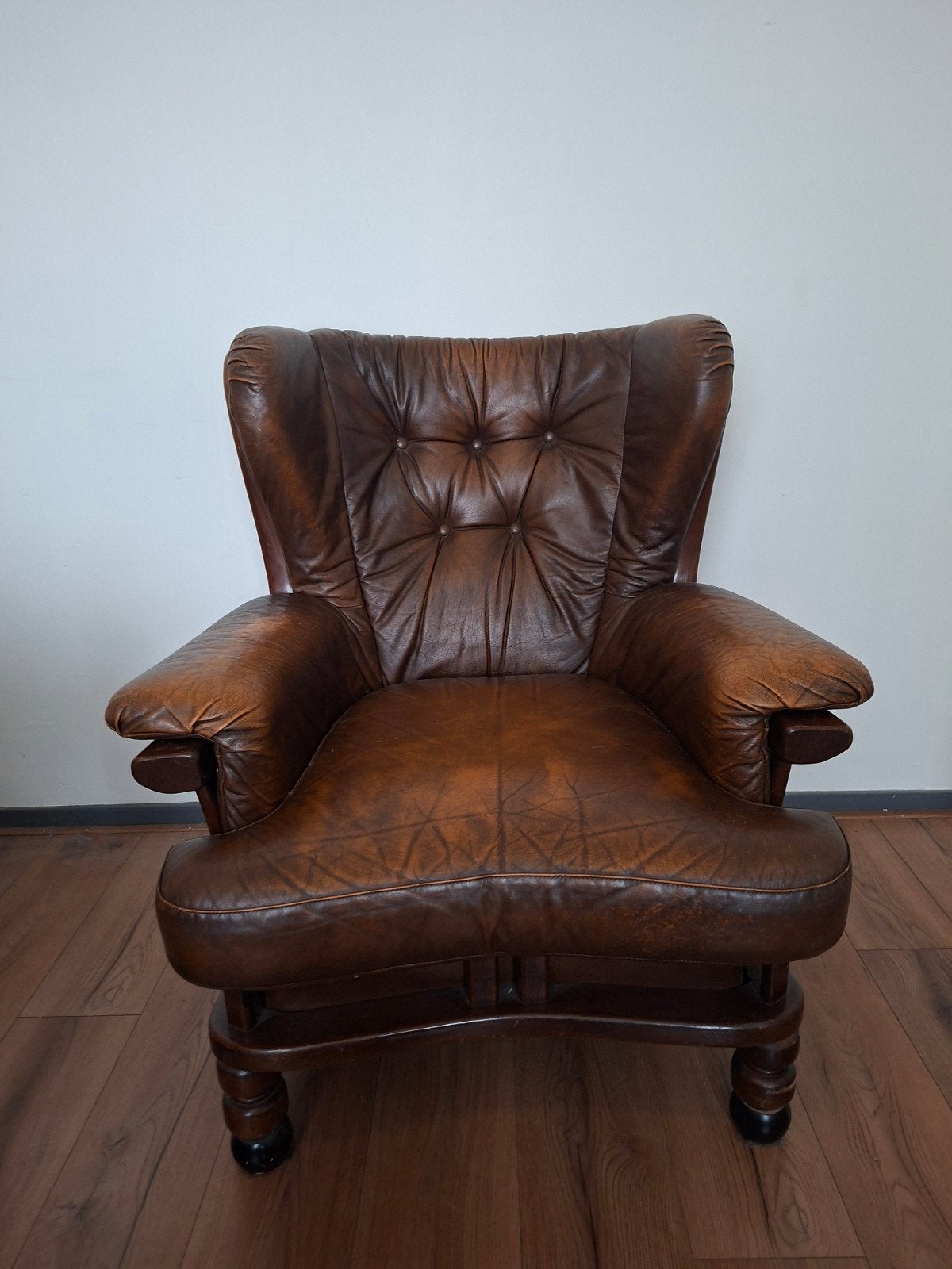 Robuuste leren oorfauteuil vintage, Antiek en Kunst, Ophalen