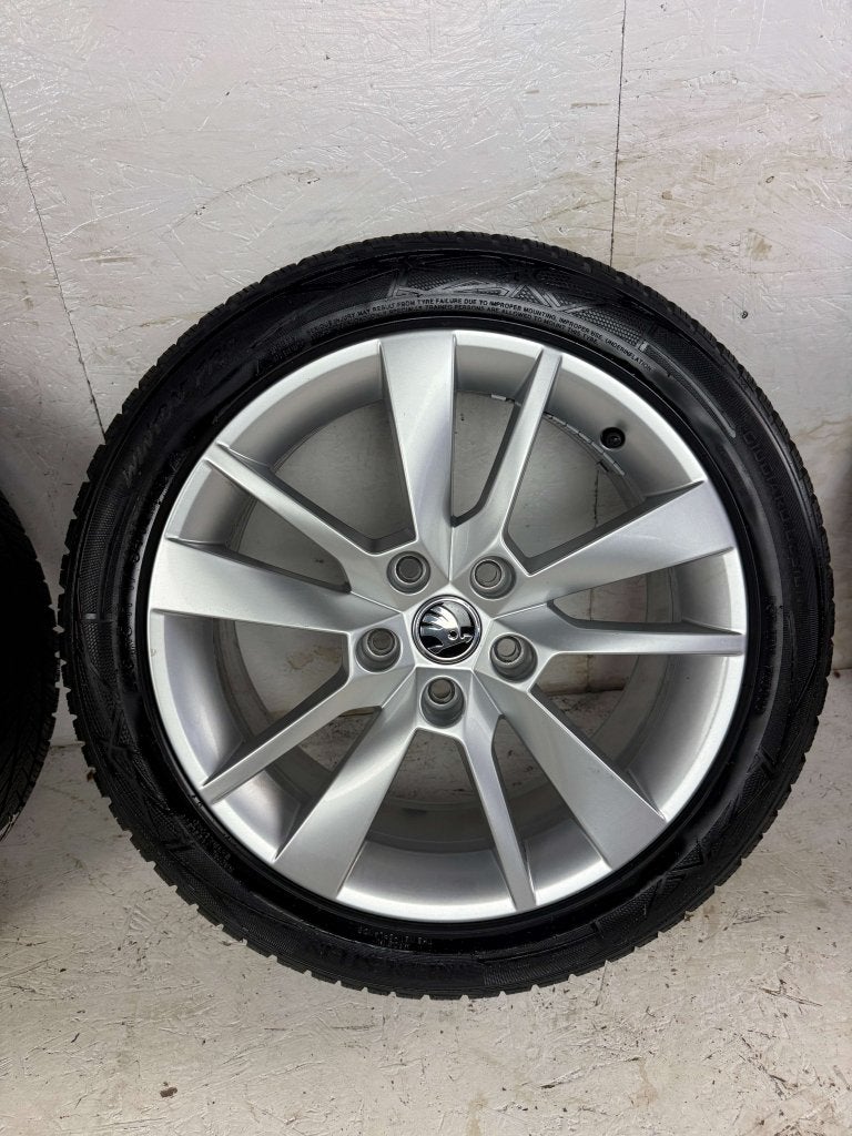 Originele Skoda Octavia velgen 17" 5x112 winterset, Auto-onderdelen, Banden en Velgen, Niet ingevuld, Gebruikt, Banden en Velgen