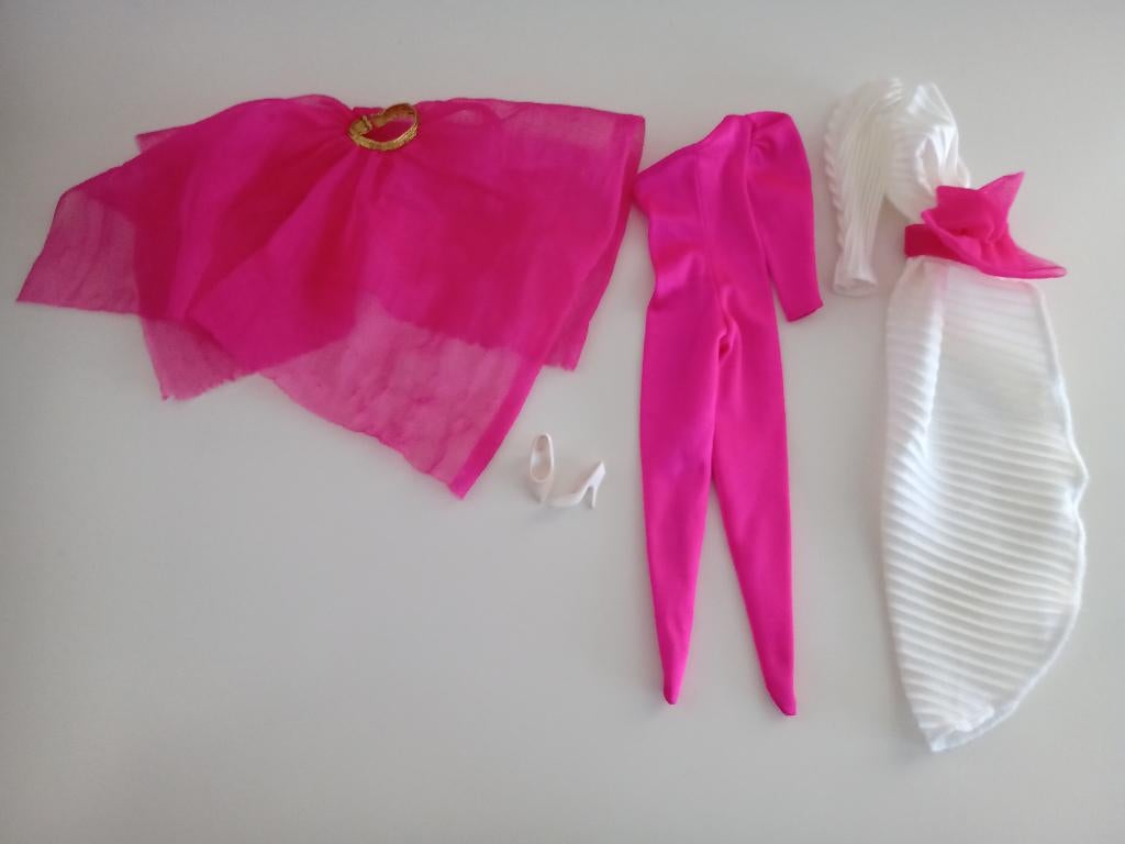 Kledingsetje Barbie Day-to-Night Fashions - Dancer uit 1984, Ophalen of Verzenden, Gebruikt, Kleertjes