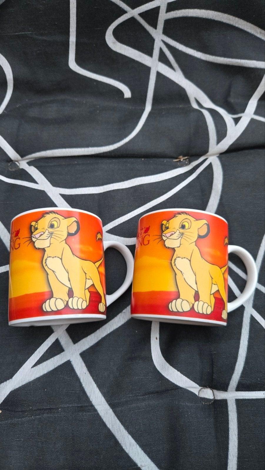 Disney The lion king mokken 2x, Verzamelen, Ophalen of Verzenden, Leeuwenkoning of Jungle Boek, Gebruikt, Servies
