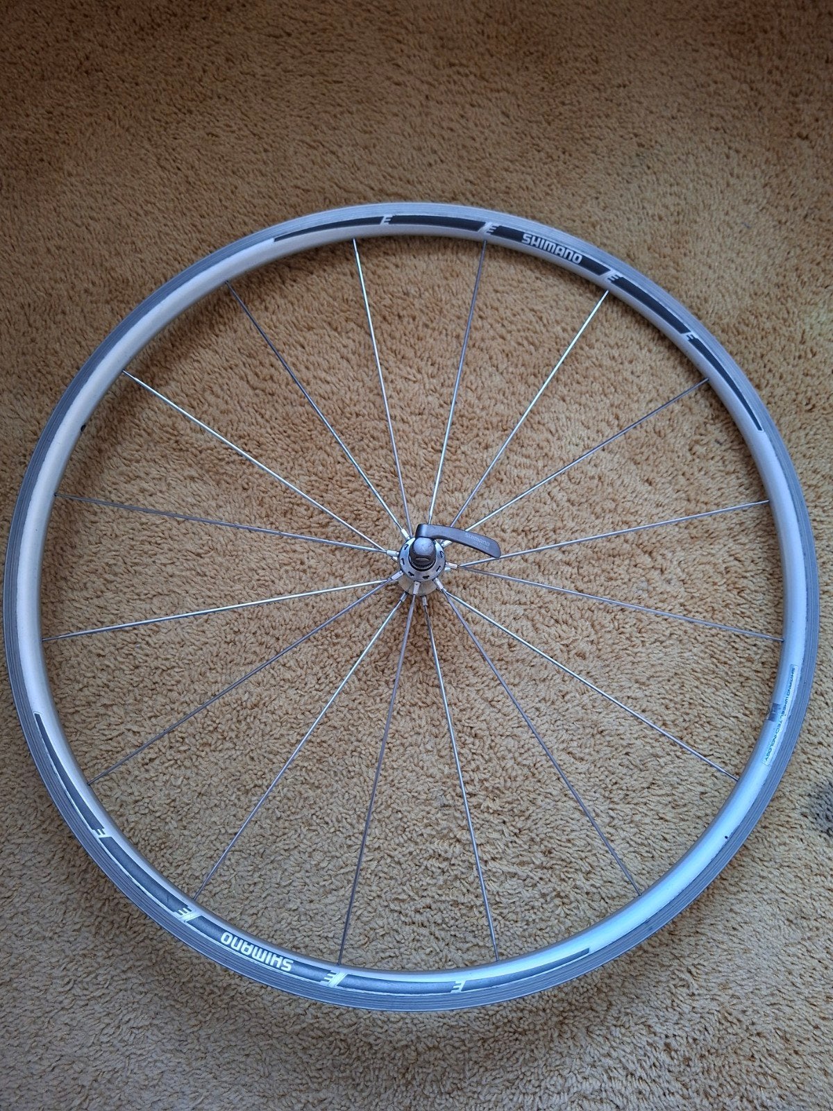 Shimano WH-R600 Voorwiel - Racefiets, Fietsen en Brommers, Fietsonderdelen, Wiel, Gebruikt, Ophalen of Verzenden, Aluminium