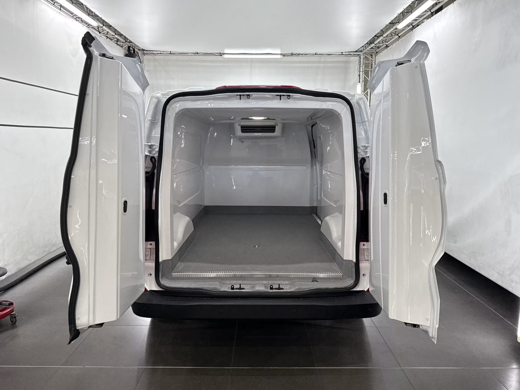 Ford Transit Custom 2.5 PHEV L2 H1 Trend Koelwagen (Wordt ve, Auto's, Stof, Gebruikt, 4 cilinders, Wit