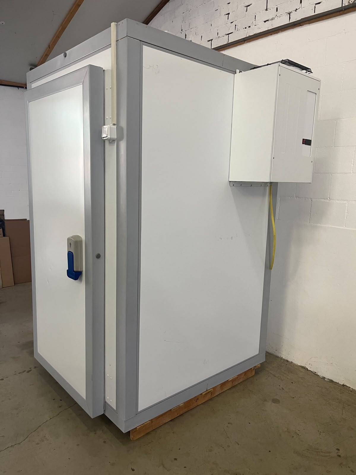 Te koop koelcel met insteek unit stekkerklaar nieuwstaat, Ophalen, Zonder vriesvak, 200 liter of meer, 60 cm of meer