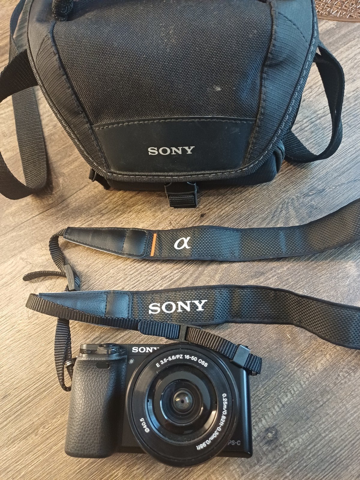 Sony A6000 + 16-50mm OSS Lens + Bag | 1100 clicks, Ophalen of Verzenden, Zo goed als nieuw, Compactcamera, 24 megapixels