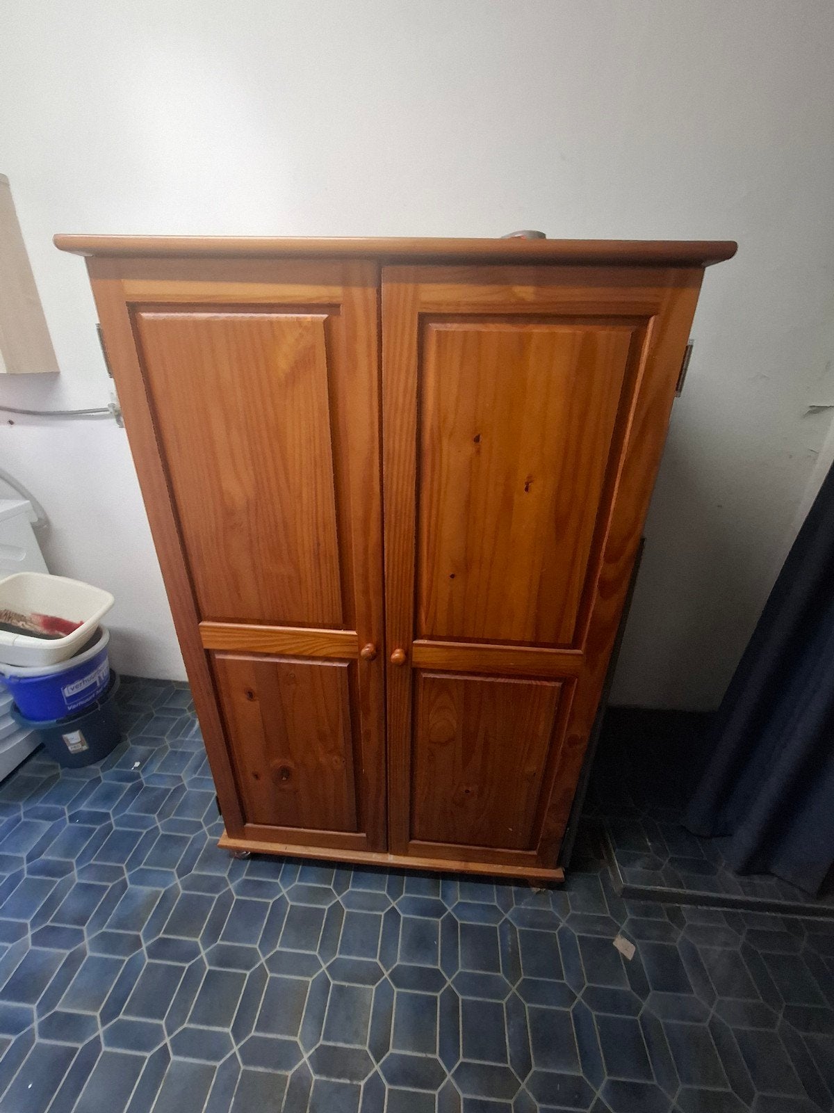 Houten computerkast met uitschuifbaar toetsenbordblad, Ophalen, Gebruikt, Klassiek, functioneel, 70 tot 120 cm