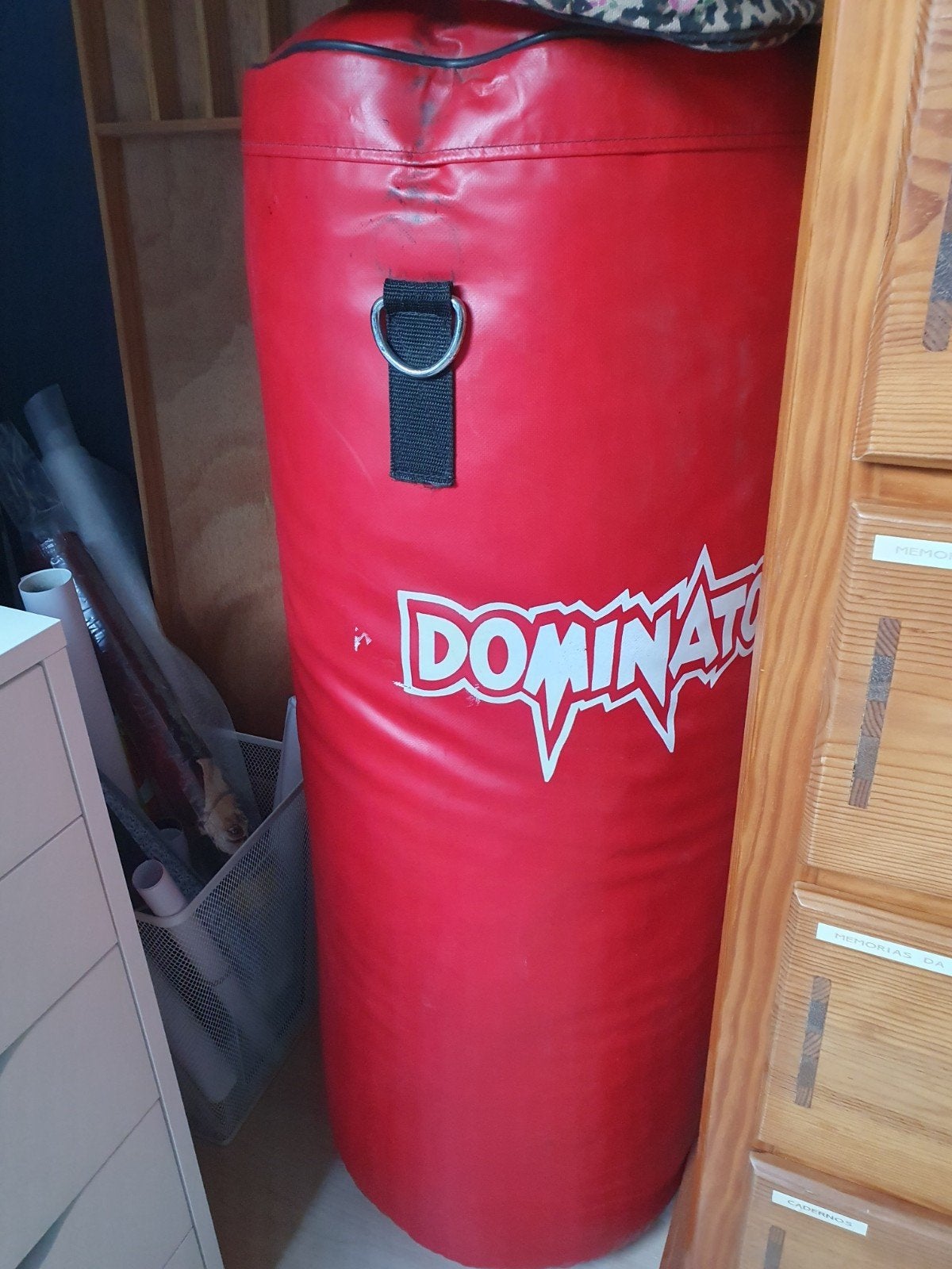 Rode bokszak 'Dominator' - Ideaal voor thuistraining, Sport en Fitness, Boksen, Ophalen of Verzenden