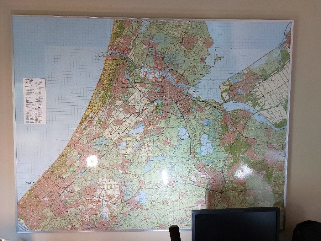wandkaart 140 x 180cm gelamineerd op frame, Boeken, Ophalen, Zo goed als nieuw, Nederland, 2000 tot heden