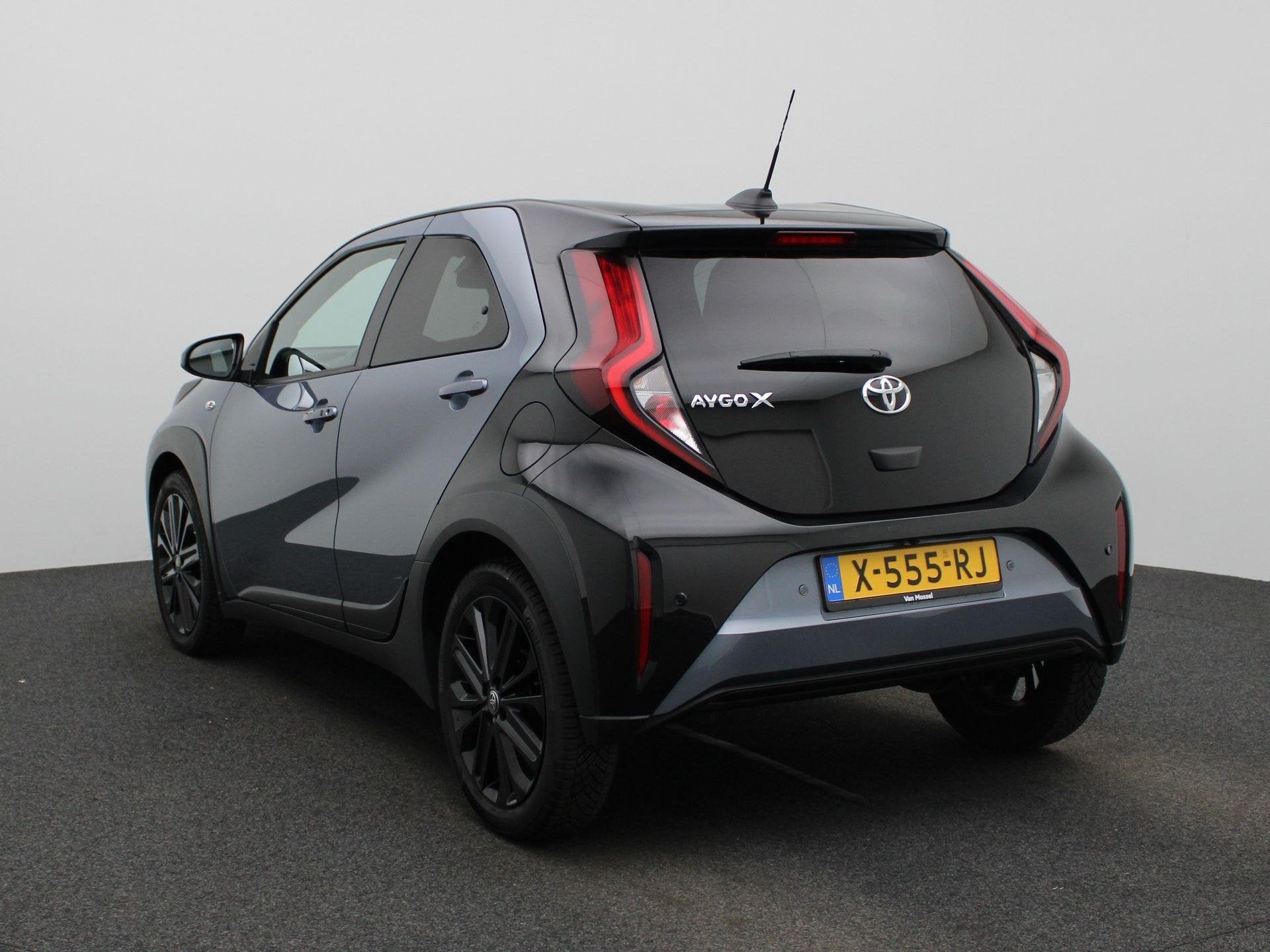 Toyota Aygo X 1.0 VVT-i MT Premium | JBL Audio | Camera | St, Auto's, Toyota, 12 maanden, Gebruikt, 4 stoelen, Leder en Stof