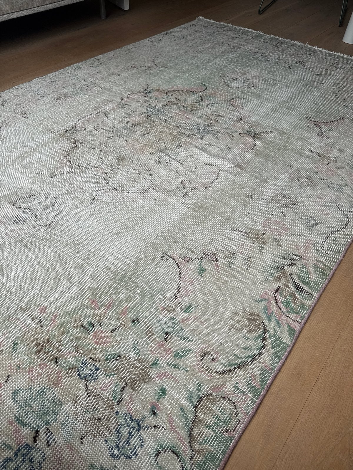 Vintage tapijt 283x173 cm - Gebruikt sissy boy look, Huis en Inrichting, Stoffering | Tapijten en Kleden, Ophalen, Gebruikt, 150 tot 200 cm