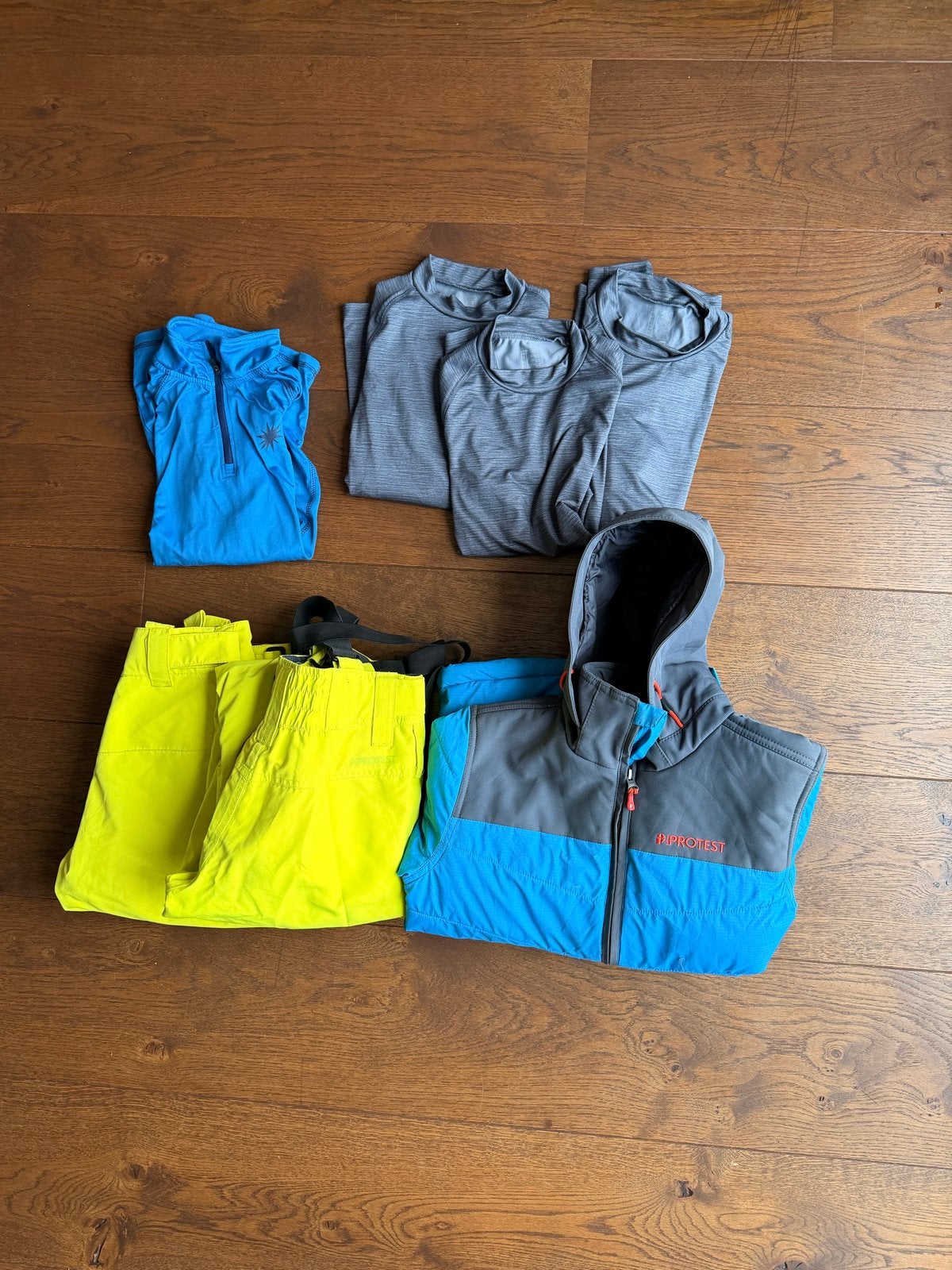 Protest skiset: jas, broek en thermokleding (maat 152), Kleding | Heren, Ophalen of Verzenden, Gedragen, Overige maten, Pak