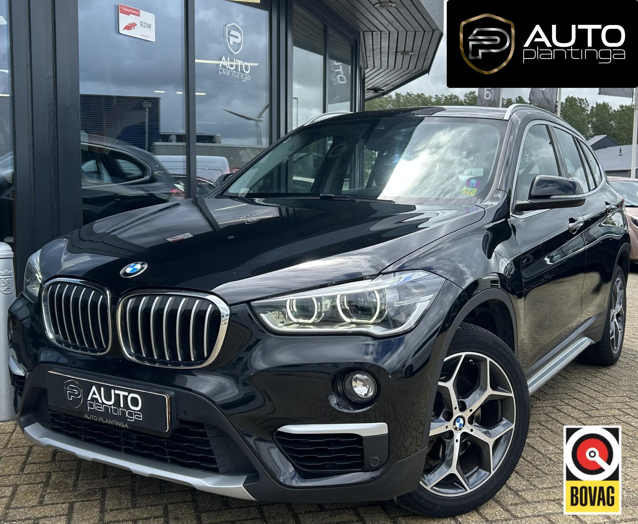 BMW X1 sDrive18i High Executive Edition | AUTOMAAT | Parkeer, Auto's, Stof, Gebruikt, Zwart, 3 cilinders