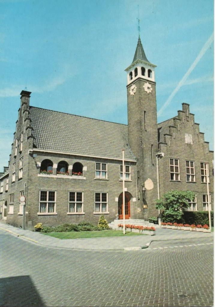 Ansichtkaart Axel, Gemeentehuis, Verzamelen, Ansichtkaarten | Nederland, Ongelopen, Zeeland, 1980 tot heden, Ophalen of Verzenden