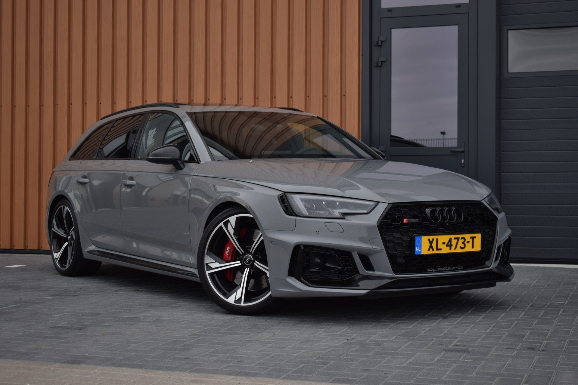 Foto 9 van Audi RS4 2.9 TFSI 450pk Quattro Pano | HUD | Milltek | 360 c