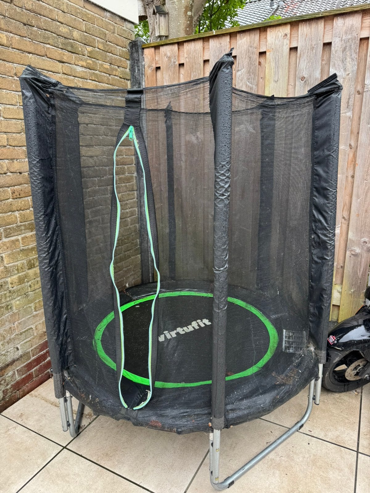 Trampoline, zelden gebruikt, Ophalen, Zo goed als nieuw