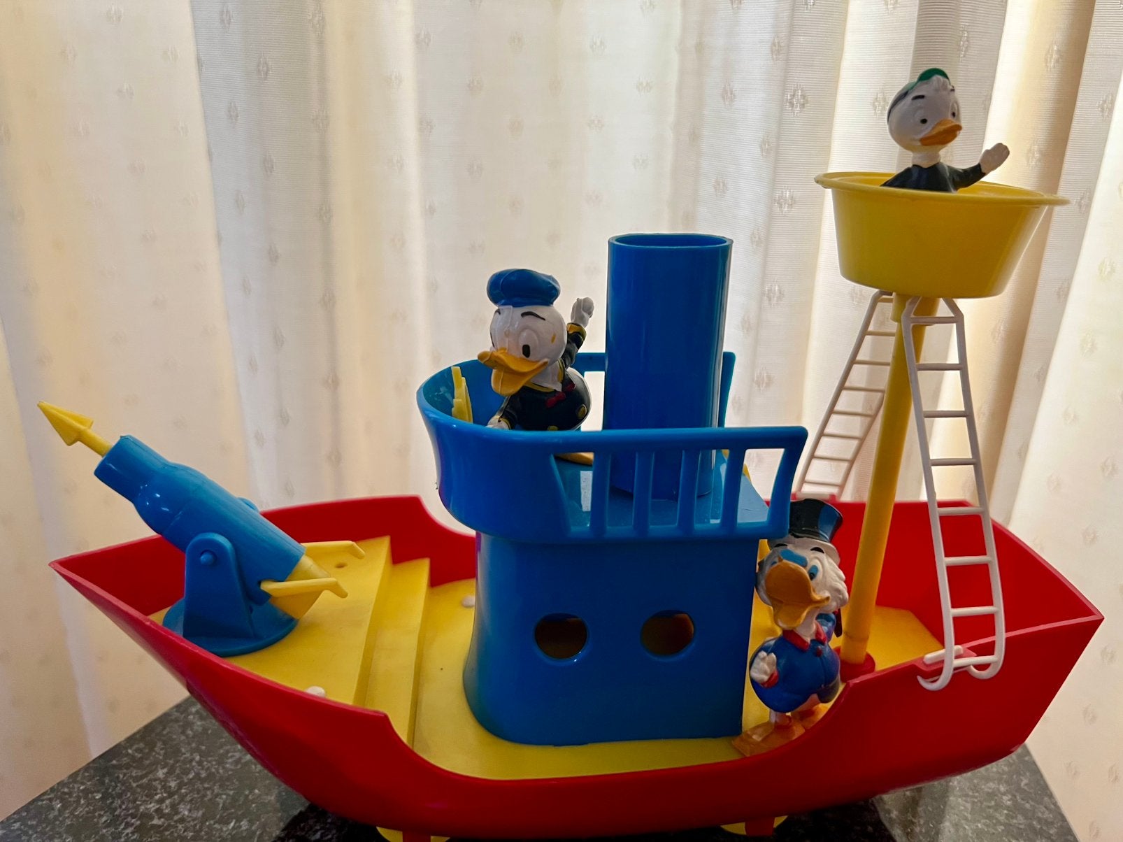 Donald Ducks walvisvaarder, speelgoedboot, Ophalen, Donald Duck, Zo goed als nieuw, Beeldje of Figuurtje