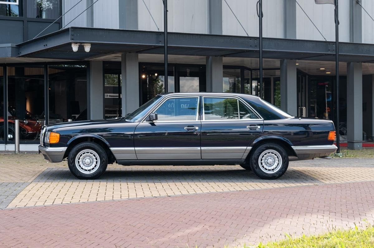 Mercedes-Benz S-Klasse 280 SE (bj 1985, automaat), Auto's, Oldtimers, Automaat, Stof, Blauw, Bedrijf