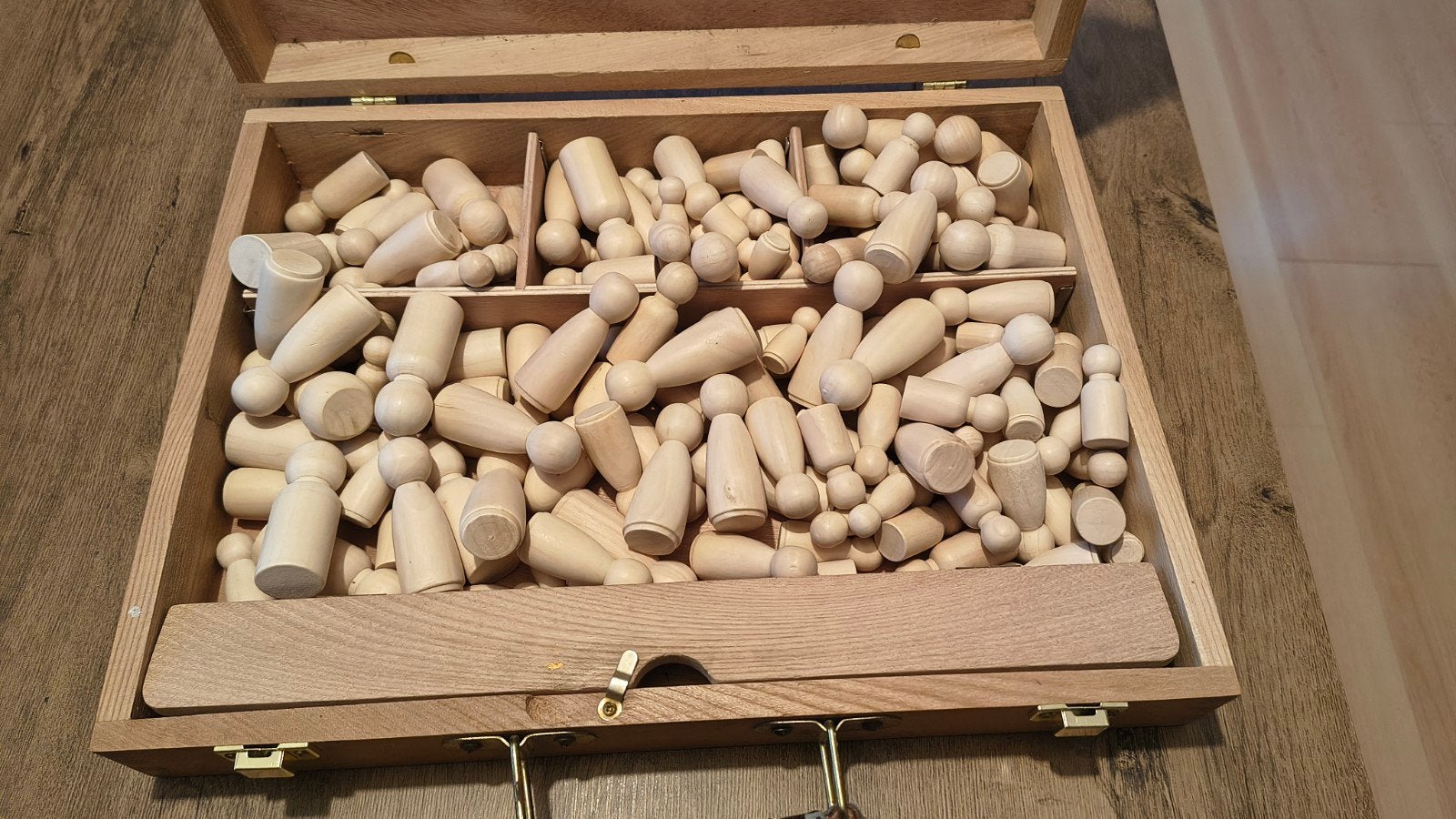 houten koffer met houten poppetjes, Ophalen, Nieuw