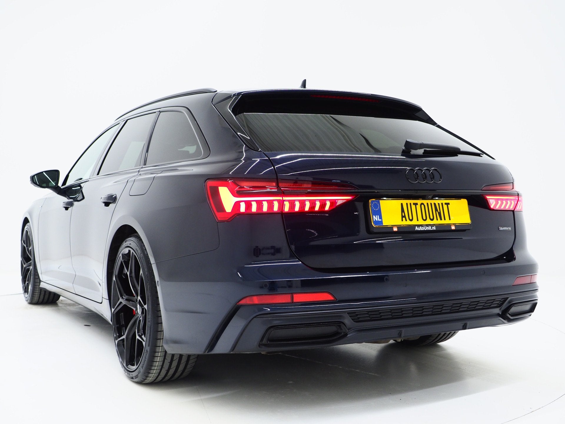 Audi A6 Avant 55 TFSI e quattro Full Black | Panoramadak | B, Auto's, Gebruikt, Zwart, 4 cilinders, Blauw