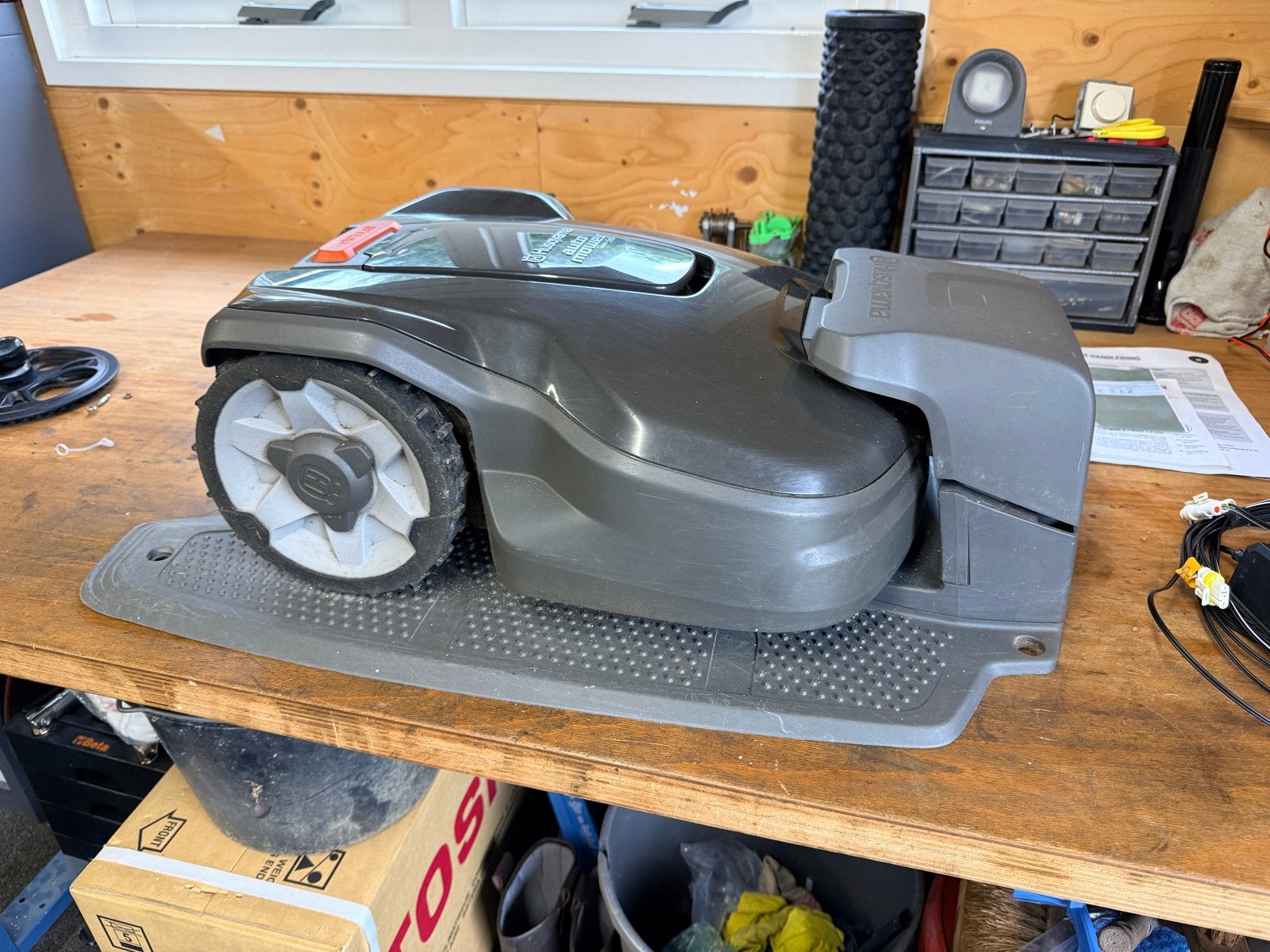Husqvarna Automower 305 Robotmaaier - Zo goed als nieuw, Ophalen, Cirkelmaaier, Accu-grasmaaier, Mulchfunctie