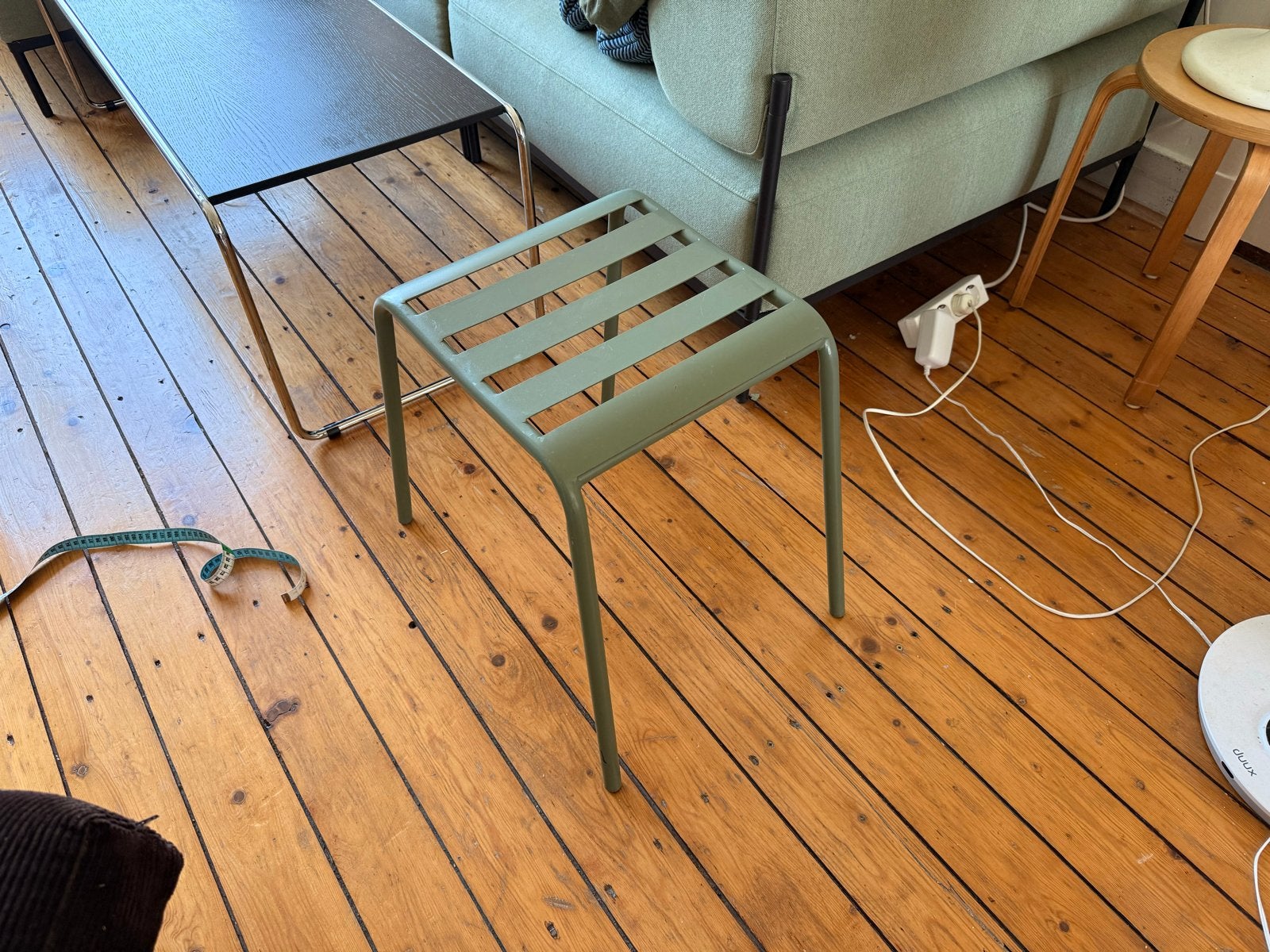 Groene metalen krukje/bijzettafel balkon tuin hay ikea, Ophalen, Gebruikt, Staal